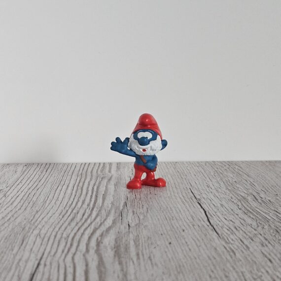 Schleich Figur namens Papa Schlumpf der Produktwelt Die Schlümpfe. Die Figur hat die offizielle Schleichnummer 20814. Die Figur trägt das Copyrightjahr 2018 und wurde dann von Schleich offiziell lizenziert. Die Schleichfigur wird eingestuft als Regulär.