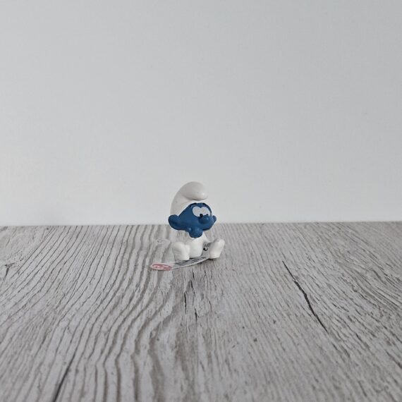 Schleich Figur namens Baby Schlumpf der Produktwelt Die Schlümpfe. Die Figur hat die offizielle Schleichnummer 20830. Die Figur trägt das Copyrightjahr 2020 und wurde dann von Schleich offiziell lizenziert. Die Schleichfigur wird eingestuft als Regulär.
