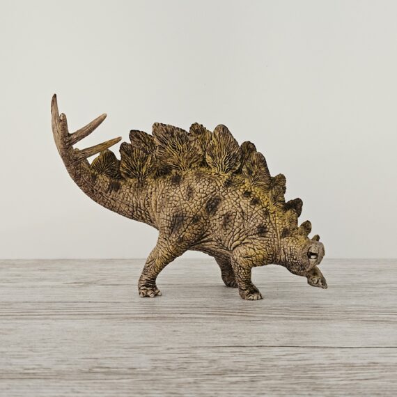Schleich Figur namens Stegosaurus der Produktwelt Dinosaurier. Die Figur hat die offizielle Schleichnummer 14568. Die Figur trägt das Copyrightjahr 2015 und wurde dann von Schleich offiziell lizenziert. Die Schleichfigur wird eingestuft als Selten.