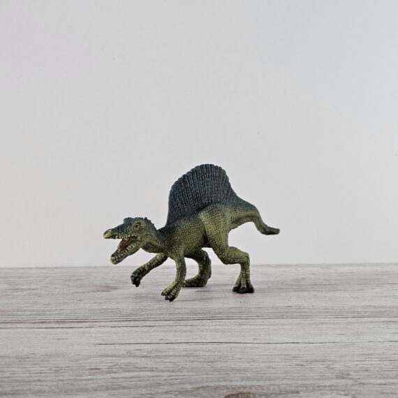 Schleich Figur namens Spinosaurus der Produktwelt Dinosaurier. Es gehört zur Themenwelt McDonalds. Die Figur gehört zur Serie 3 Ausgabe dieses Themas. Die Figur trägt das Copyrightjahr 2020 und wurde dann von Schleich offiziell lizenziert. Die Schleichfigur wird eingestuft als Regulär.