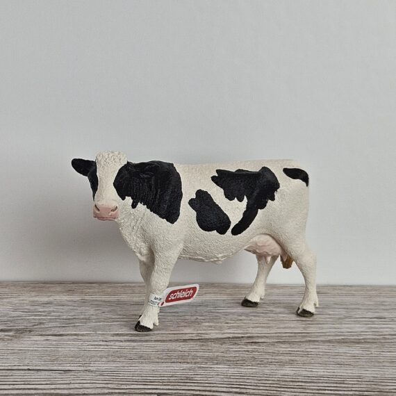 Schleich Figur namens Kuh schwarzbunt der Produktwelt Farm World. Die Figur hat die offizielle Schleichnummer 13797. Die Figur trägt das Copyrightjahr 2015 und wurde dann von Schleich offiziell lizenziert. Die Schleichfigur wird eingestuft als Regulär.