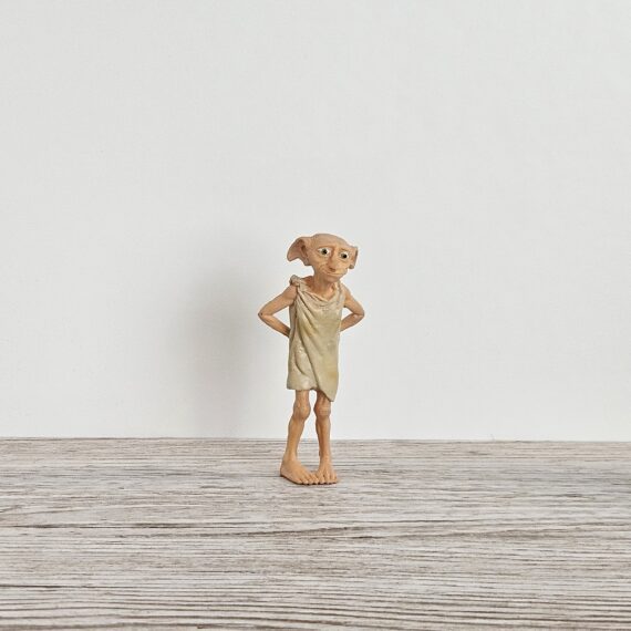 Schleich Figur namens Dobby der Produktwelt Harry Potter™. Die Figur hat die offizielle Schleichnummer 13985. Es gehört zur Themenwelt Harry Potter™. Die Figur trägt das Copyrightjahr 2023 und wurde dann von Schleich offiziell lizenziert. Die Schleichfigur wird eingestuft als Regulär.