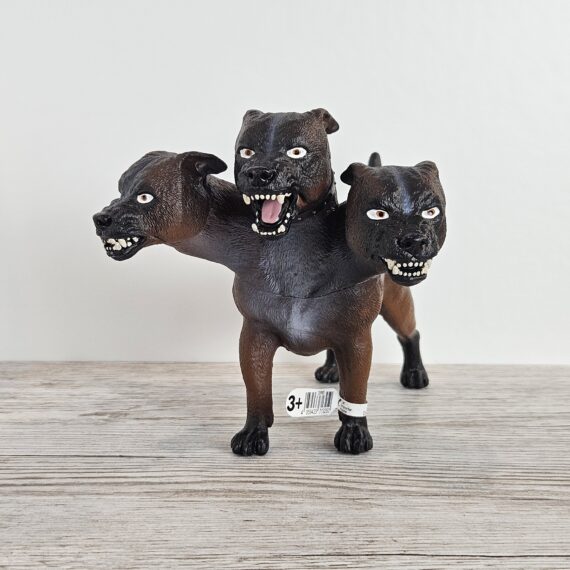 Schleich Figur namens Fluffy der Produktwelt Harry Potter™. Die Figur hat die offizielle Schleichnummer 13990. Es gehört zur Themenwelt Harry Potter™. Die Figur trägt das Copyrightjahr 2023 und wurde dann von Schleich offiziell lizenziert. Die Schleichfigur wird eingestuft als Regulär.