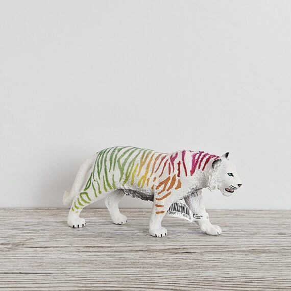 Schleich Figur namens Tiger der Produktwelt Sondereditionen. Die Figur hat die offizielle Schleichnummer 72268. Es gehört zur Themenwelt Jubiläumsfiguren. Die Figur gehört zur 90 Jahre Ausgabe dieses Themas. Die Figur trägt das Copyrightjahr 2014 und wurde dann von Schleich offiziell lizenziert. Die Schleichfigur wird eingestuft als Selten.