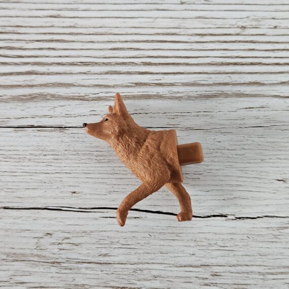 Schleich Figur namens Fuchs (Vorderteil) der Produktwelt Wild Life. Die Figur hat die offizielle Schleichnummer 81072. Es gehört zur Themenwelt Puzzlemals. Die Figur gehört zur Serie 1 Ausgabe dieses Themas. Die Figur trägt das Copyrightjahr 2022 und wurde dann von Schleich offiziell lizenziert. Die Schleichfigur wird eingestuft als Regulär.