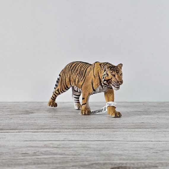 Schleich Figur namens Tiger der Produktwelt Wild Life. Die Figur hat die offizielle Schleichnummer 14729. Es gehört zur Themenwelt Safari. Die Figur trägt das Copyrightjahr 2014 und wurde dann von Schleich offiziell lizenziert. Die Schleichfigur wird eingestuft als Regulär.