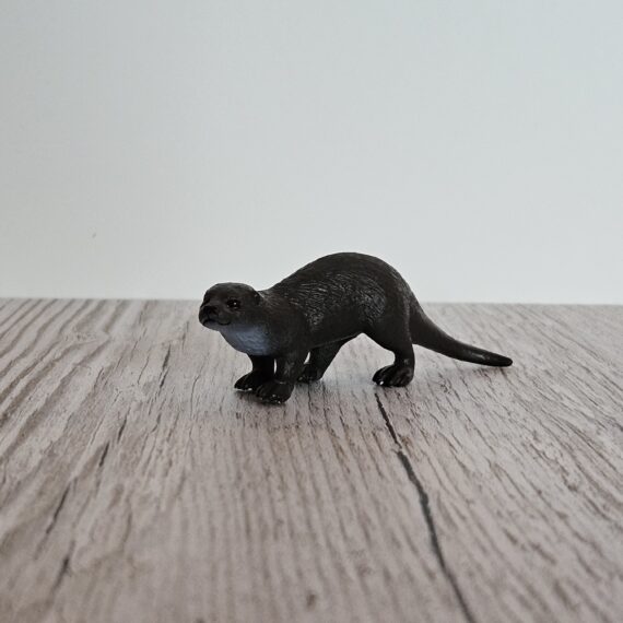 Schleich Figur namens Fischotter der Produktwelt Wild Life. Die Figur hat die offizielle Schleichnummer 14865. Es gehört zur Themenwelt Wald und Wildtiere. Die Figur trägt das Copyrightjahr 2022 und wurde dann von Schleich offiziell lizenziert. Die Schleichfigur wird eingestuft als Regulär.
